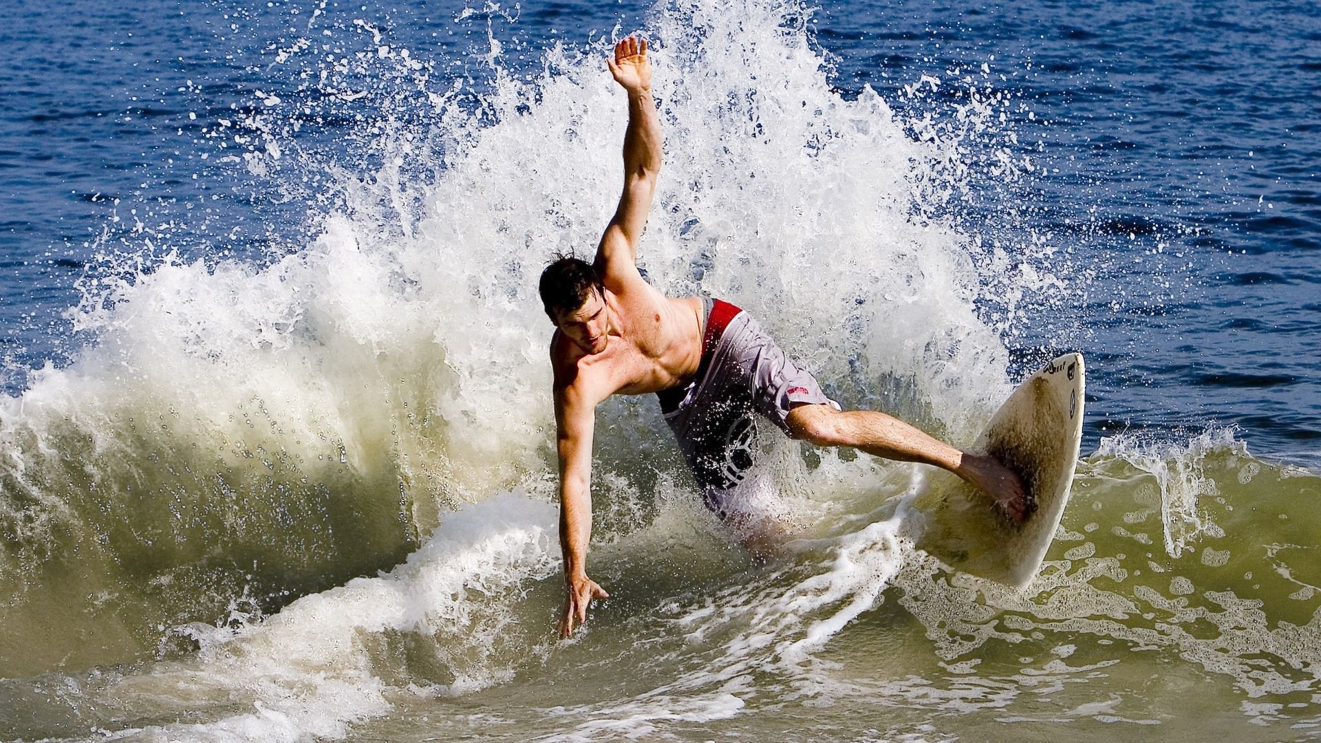 爱游戏在线娱乐官网-利物浦队客场战胜南安普敦队，豪取三分，利物浦vs南安普敦